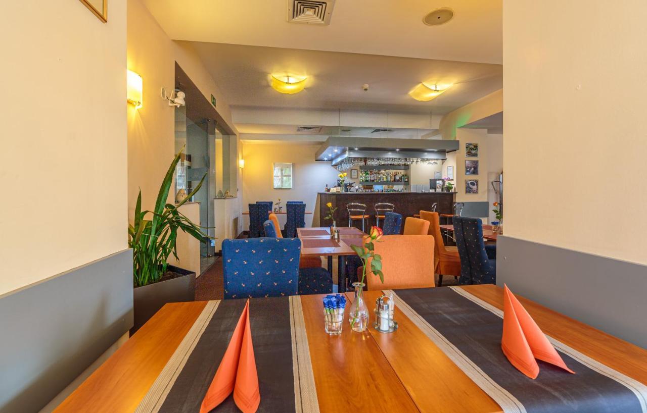 Hotel Fenix Jelenia Gora Exterior photo