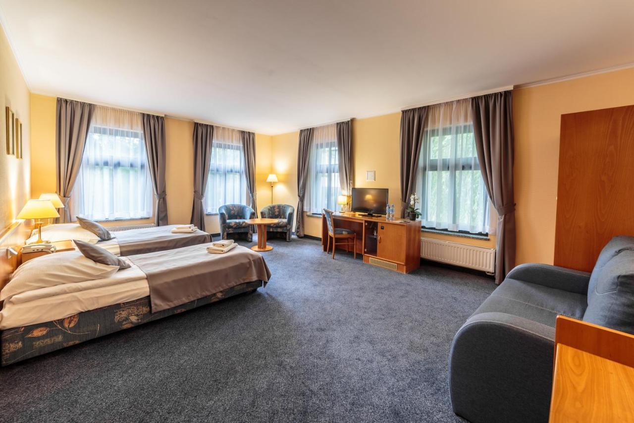 Hotel Fenix Jelenia Gora Exterior photo