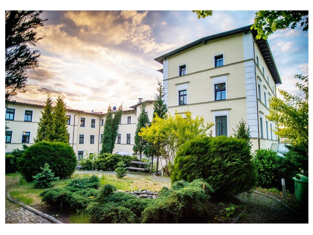 Hotel Fenix Jelenia Gora Exterior photo
